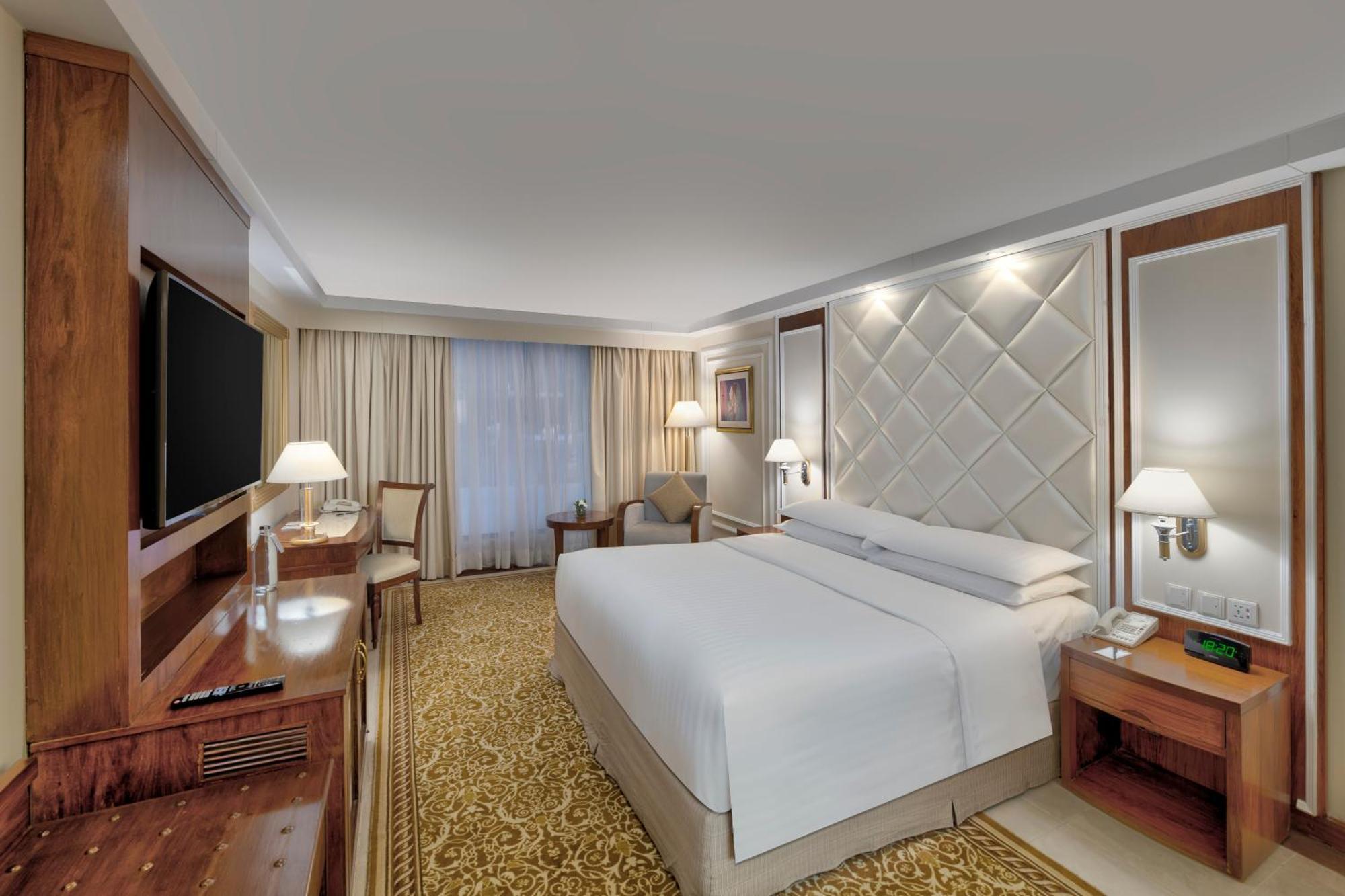Deluxe Guest room 1 King,1706044771:JPEG