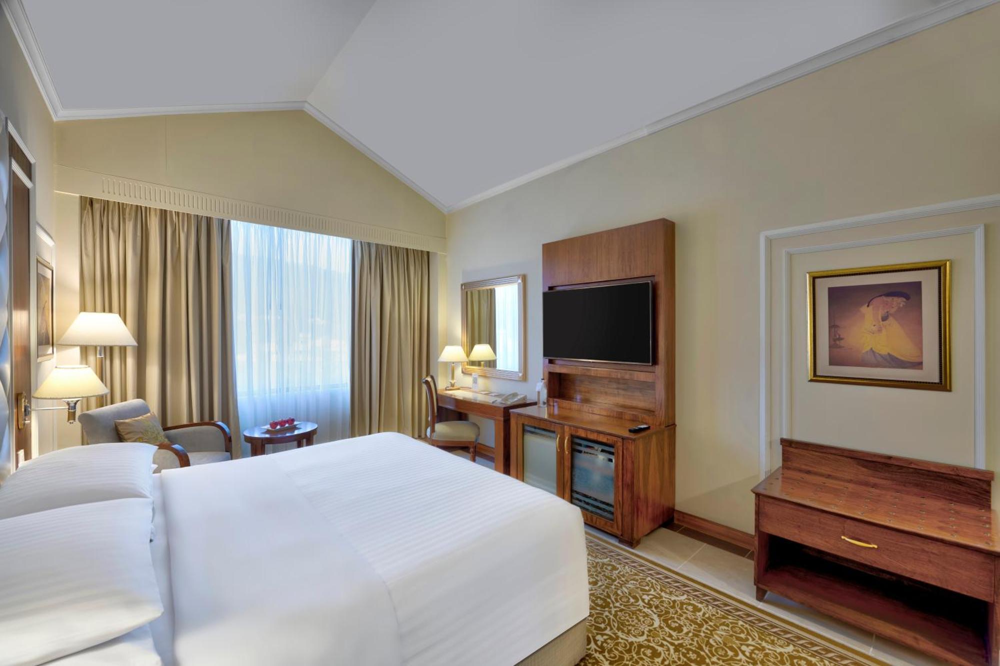 Executive Executive lounge access Guest room 1 King,1600233281:JPEG